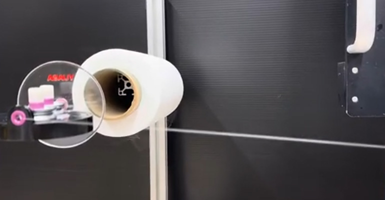 張力を測定している写真